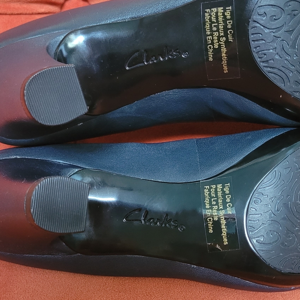 Clarks Artisan Navy Blue Leather Pumps Womens Size 6.5 Wide - Picture 10 of 11